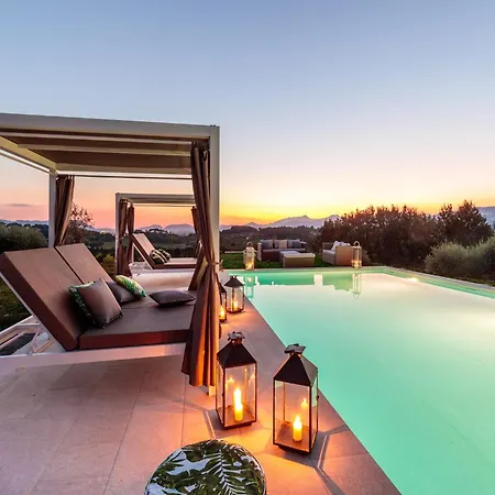 Villa 10 Bedrooms In Lucca With Pool *