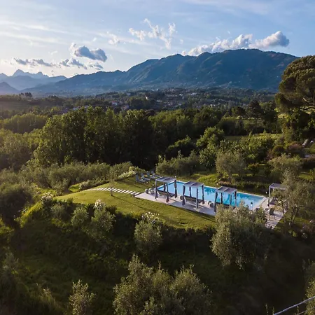 10 Bedrooms In Lucca With Pool Villa