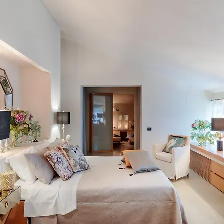 10 Bedrooms In Lucca With Pool Villa