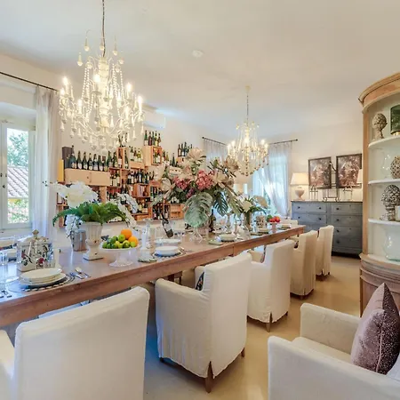 Villa 10 Bedrooms In Lucca With Pool