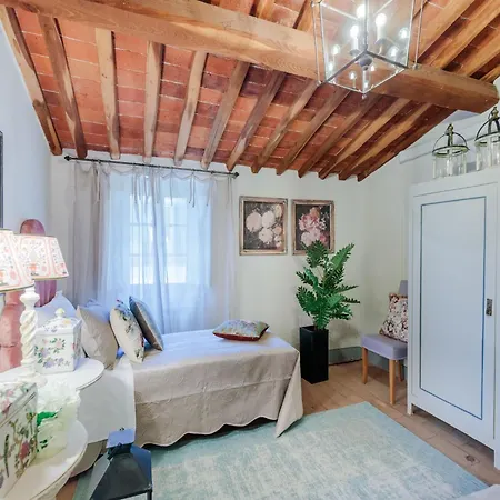 10 Bedrooms In Lucca With Pool Villa *
