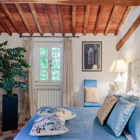10 Bedrooms In Lucca With Pool Villa Montecarlo