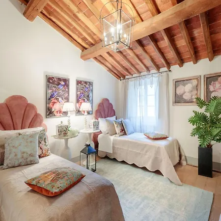 10 Bedrooms In Lucca With Pool Villa
