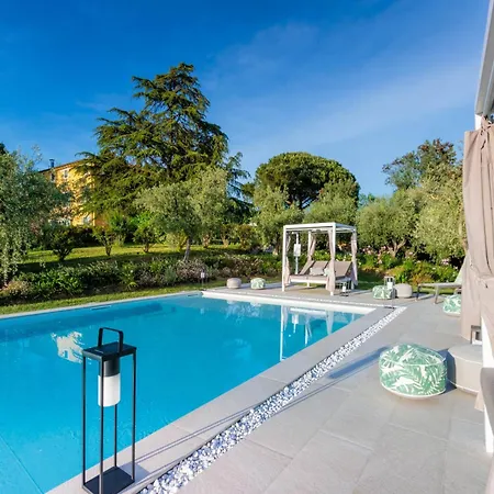 10 Bedrooms In Lucca With Pool Villa