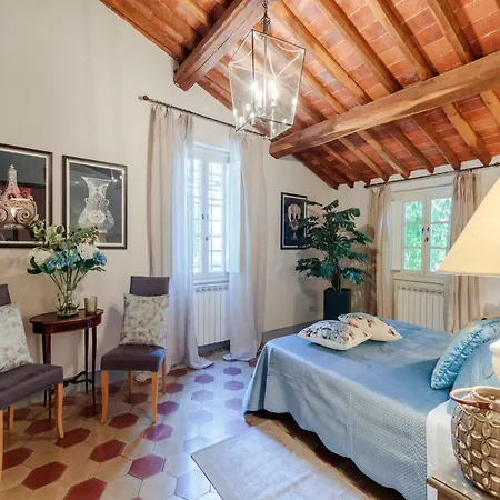Villa 10 Bedrooms In Lucca With Pool *