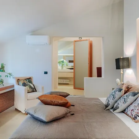 10 Bedrooms In Lucca With Pool