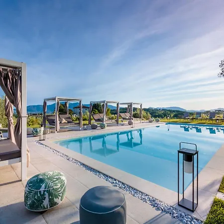 10 Bedrooms In Lucca With Pool * Montecarlo