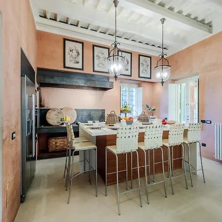 10 Bedrooms In Lucca With Pool *