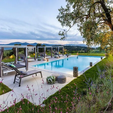 10 Bedrooms In Lucca With Pool Villa