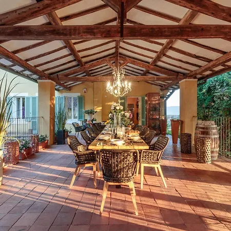 Villa 10 Bedrooms In Lucca With Pool