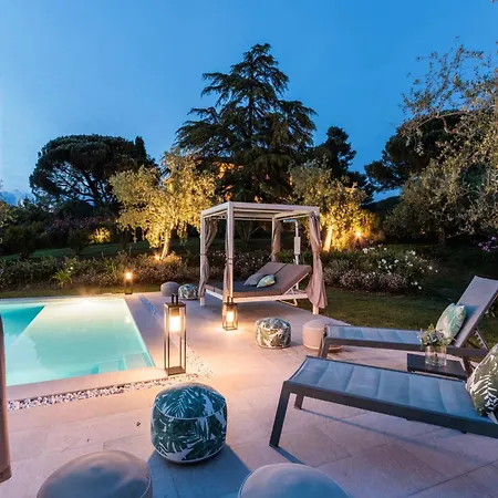 Villa 10 Bedrooms In Lucca With Pool