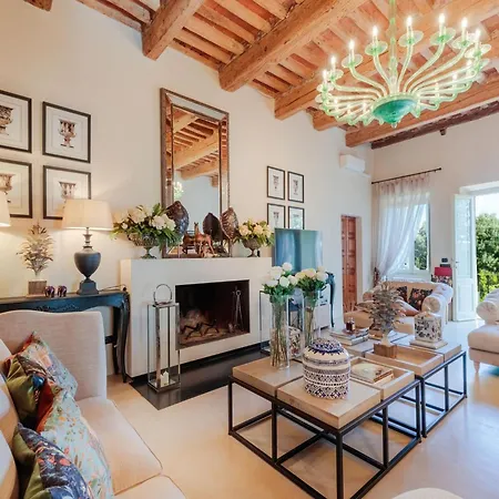 Villa 10 Bedrooms In Lucca With Pool