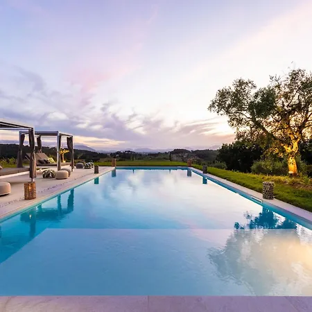 Villa 10 Bedrooms In Lucca With Pool *
