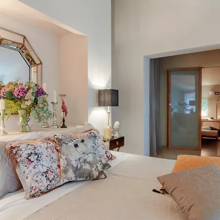 Villa 10 Bedrooms In Lucca With Pool *