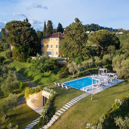 Villa 10 Bedrooms In Lucca With Pool