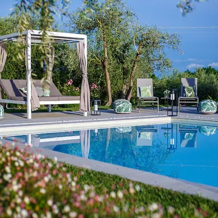 10 Bedrooms In Lucca With Pool * Montecarlo